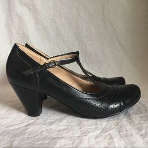 ModCloth Chelsea Crew Black T-Strap Pump, Size 9